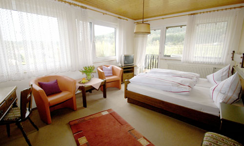Hotelzimmer mit Balkon
